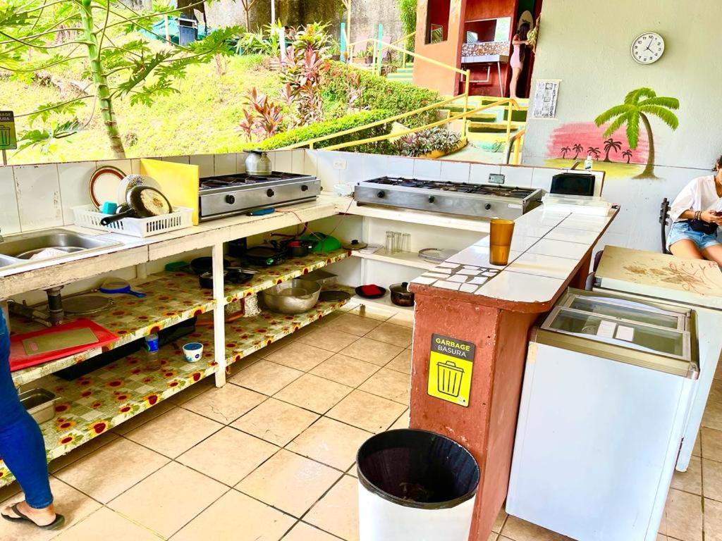 New Hostel Manuel Antonio, Meet New People מראה חיצוני תמונה